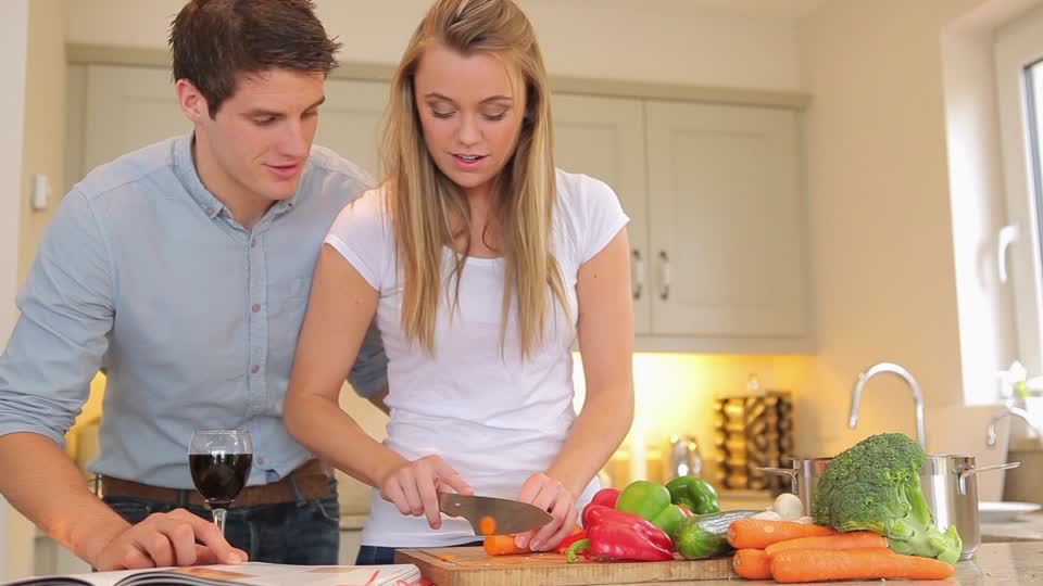couple preparing vegetables